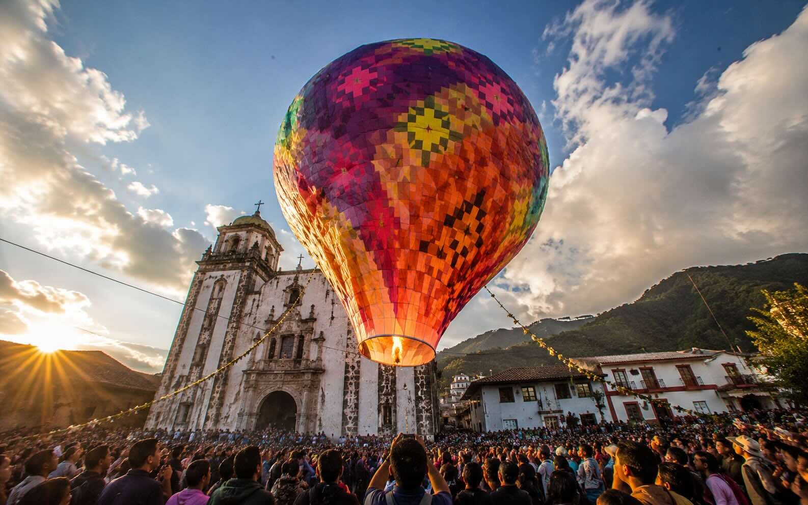 Festival de Globos de Papel de China in Veracruz, Mexico